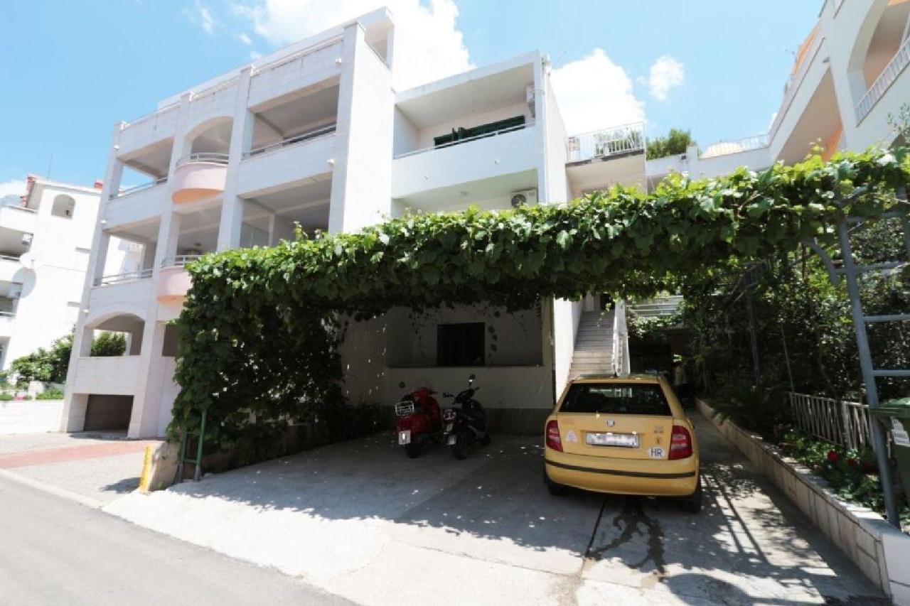 Apartments And Room Nevenka Makarska Exterior foto